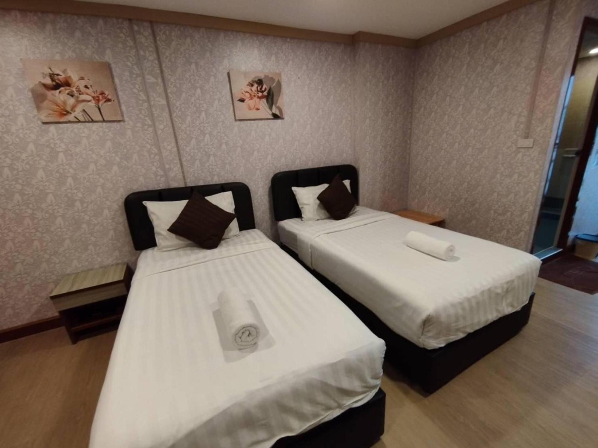 Oyo 75446 Travis Inthamara 49 Hotel Bangkok Ngoại thất bức ảnh