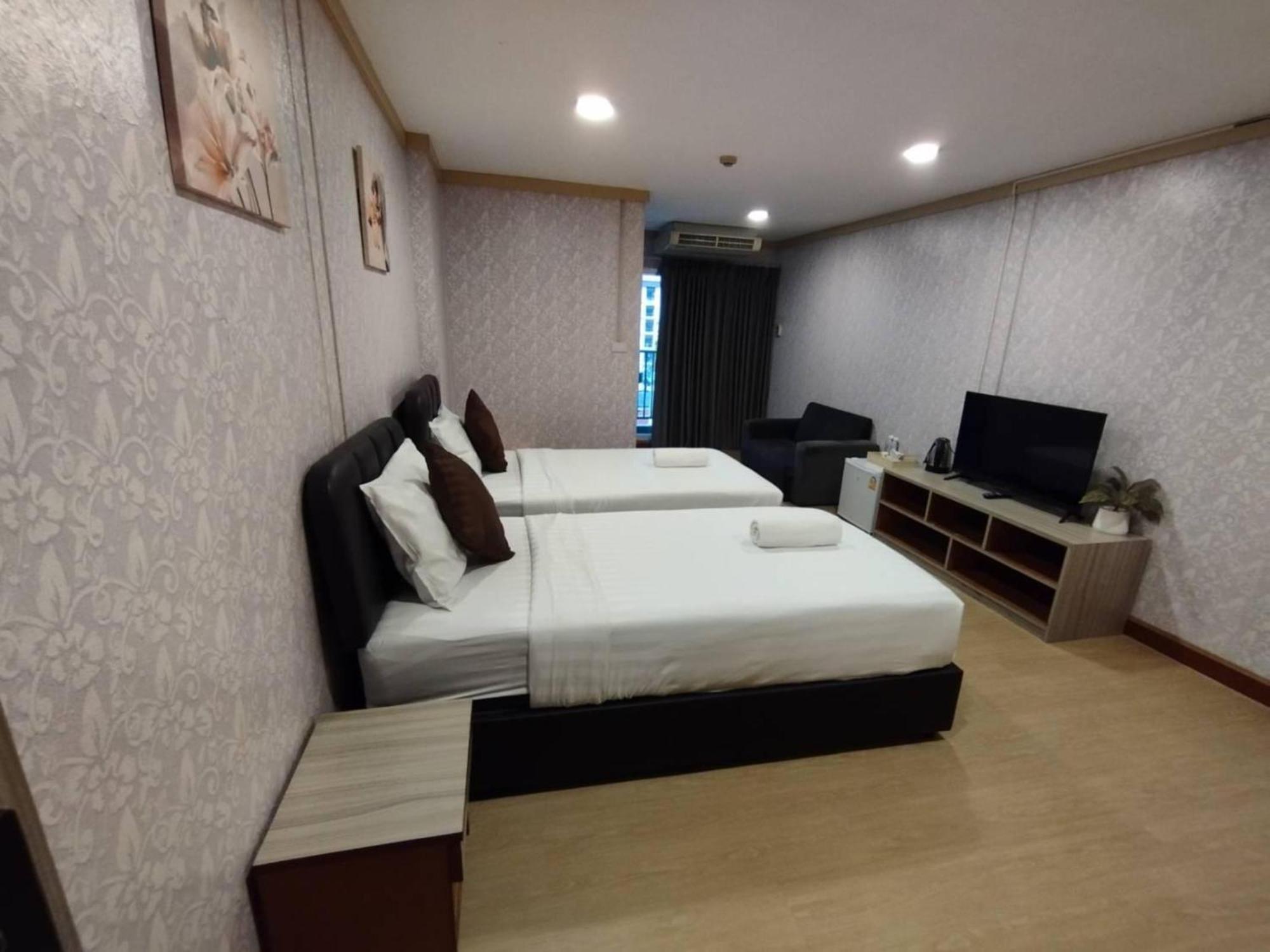 Oyo 75446 Travis Inthamara 49 Hotel Bangkok Ngoại thất bức ảnh