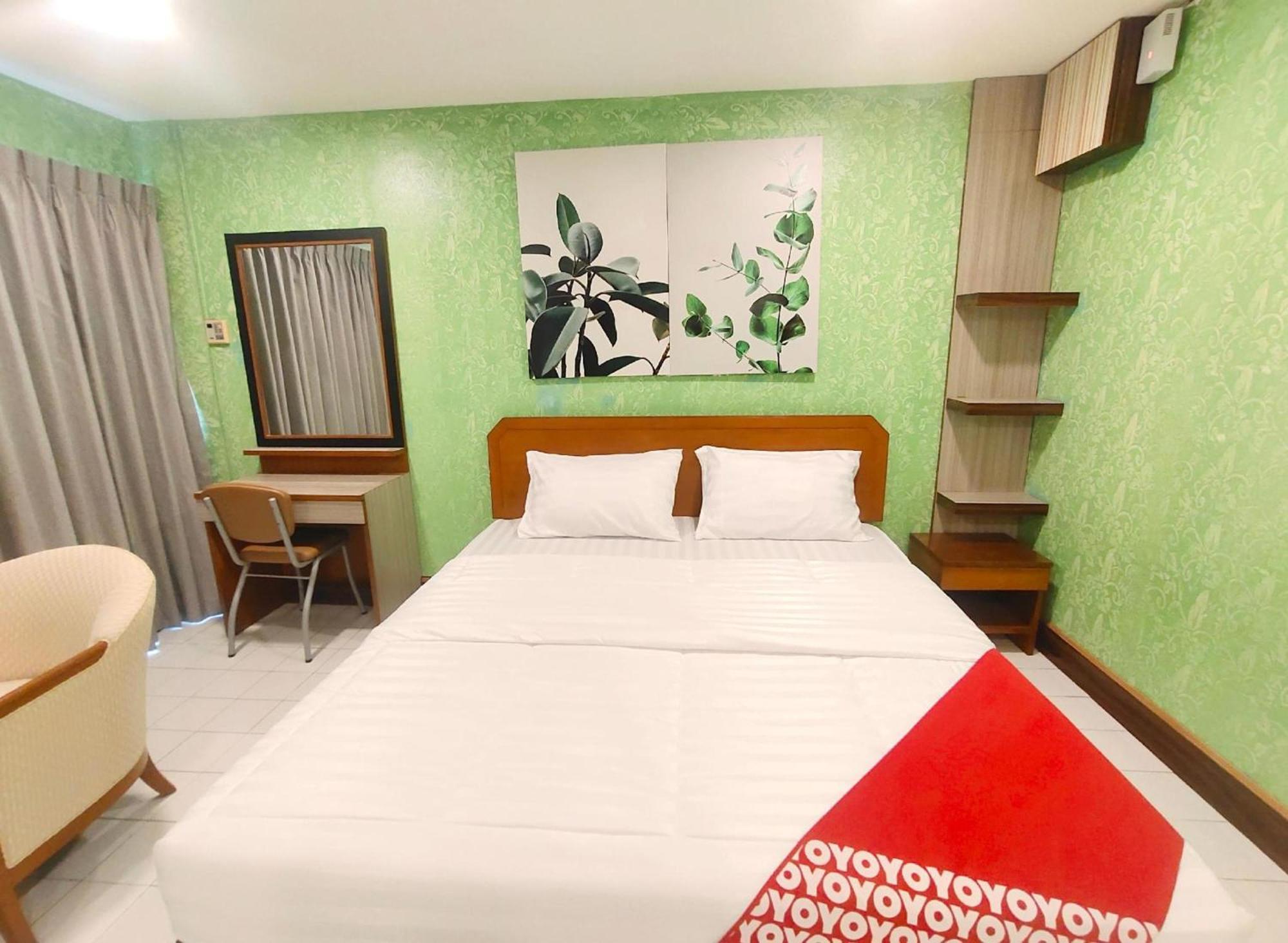 Oyo 75446 Travis Inthamara 49 Hotel Bangkok Ngoại thất bức ảnh