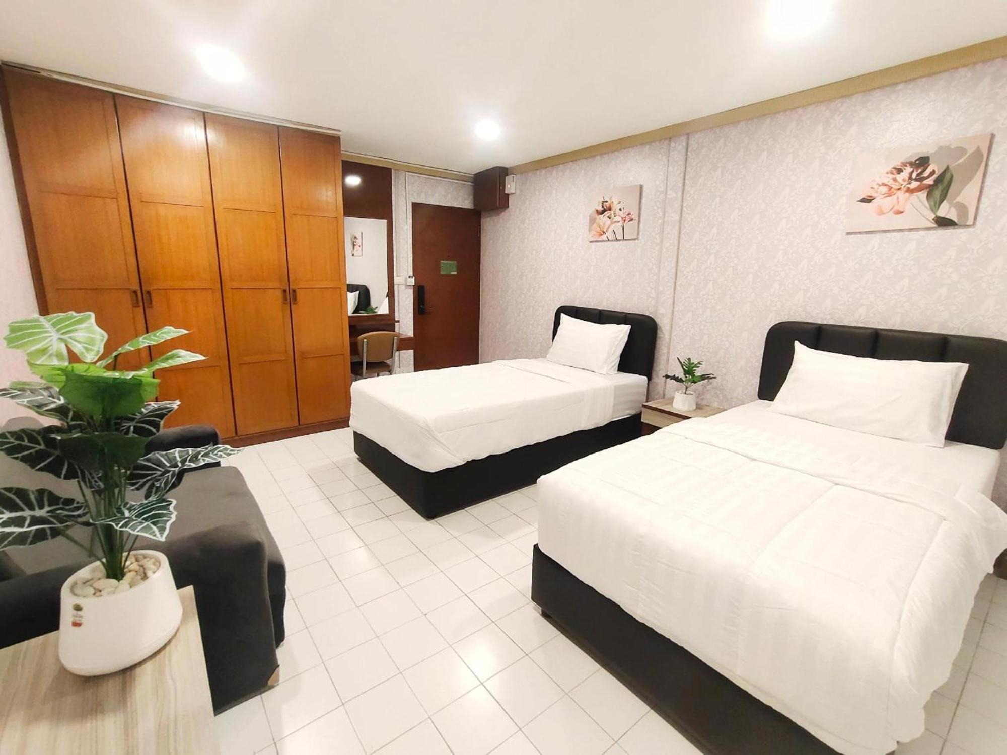 Oyo 75446 Travis Inthamara 49 Hotel Bangkok Ngoại thất bức ảnh