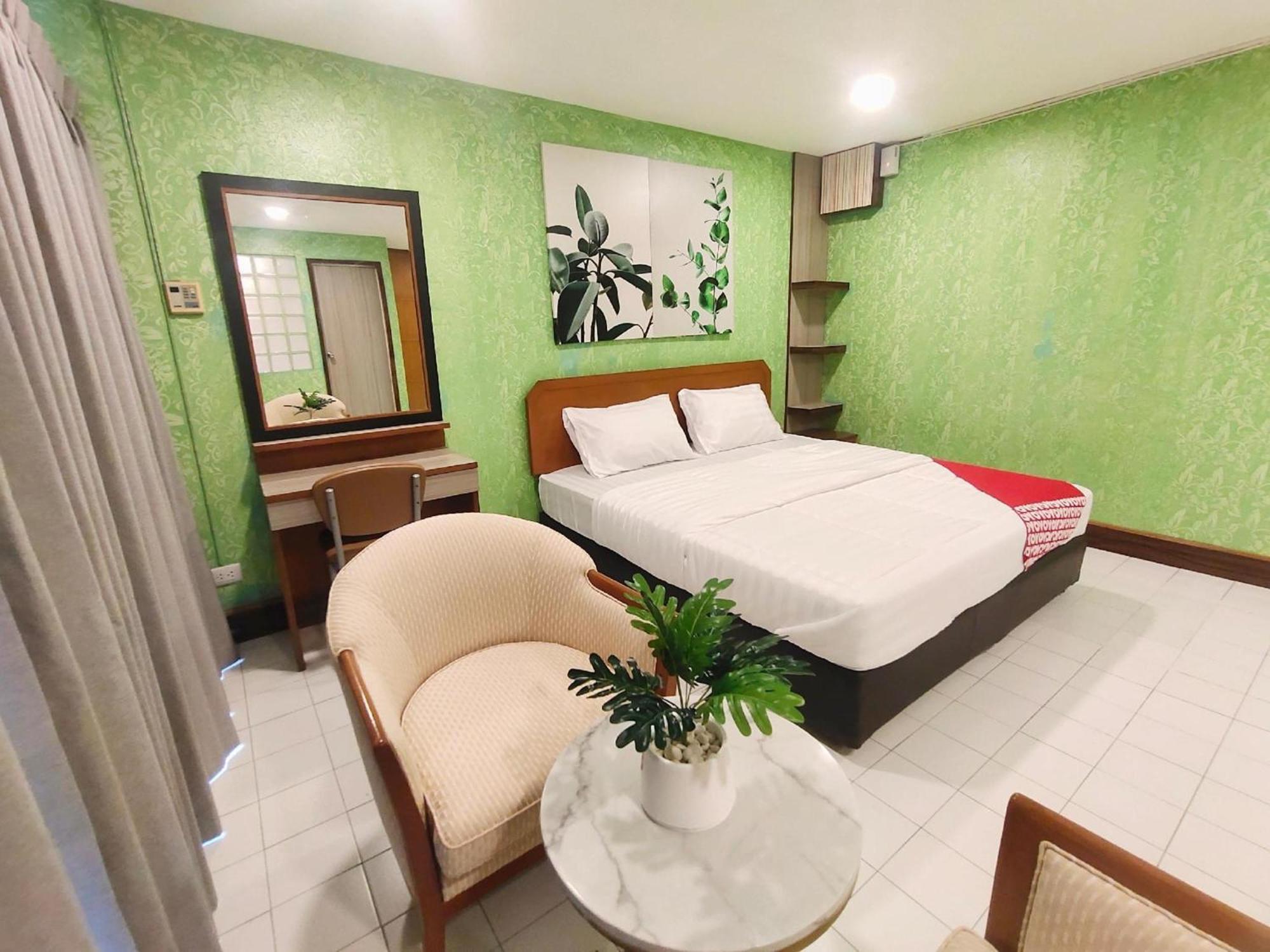 Oyo 75446 Travis Inthamara 49 Hotel Bangkok Ngoại thất bức ảnh