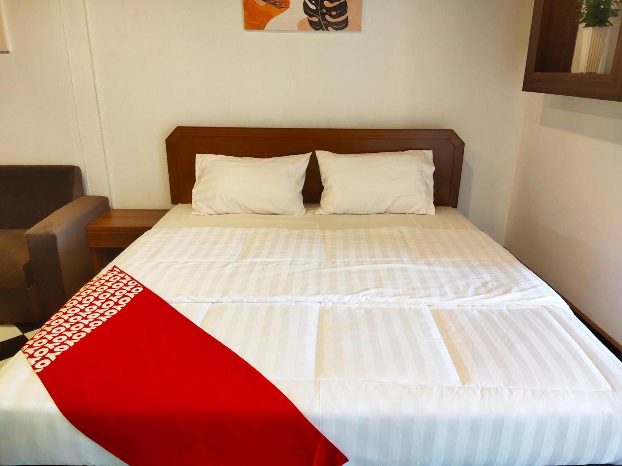 Oyo 75446 Travis Inthamara 49 Hotel Bangkok Ngoại thất bức ảnh