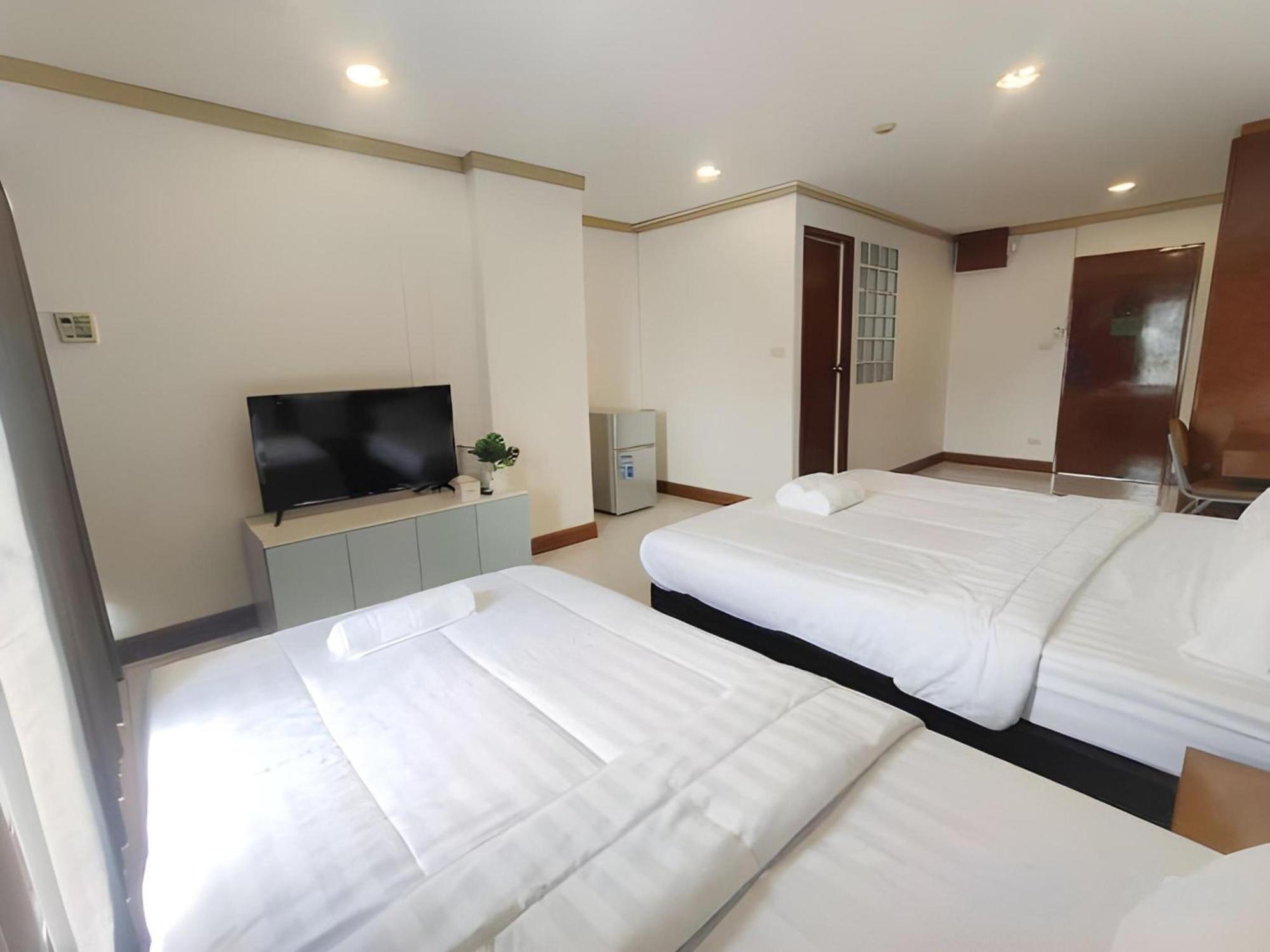 Oyo 75446 Travis Inthamara 49 Hotel Bangkok Ngoại thất bức ảnh