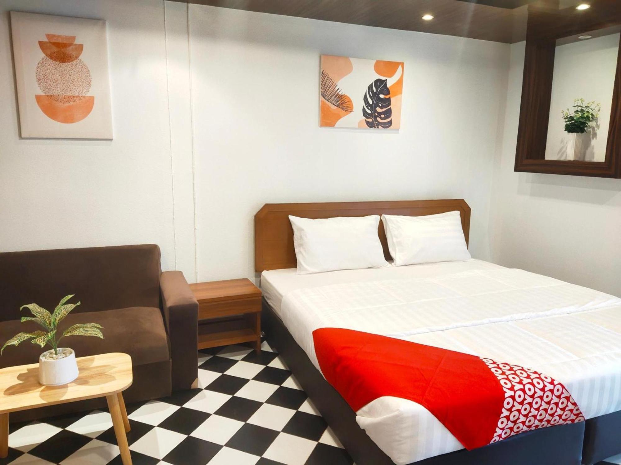 Oyo 75446 Travis Inthamara 49 Hotel Bangkok Ngoại thất bức ảnh