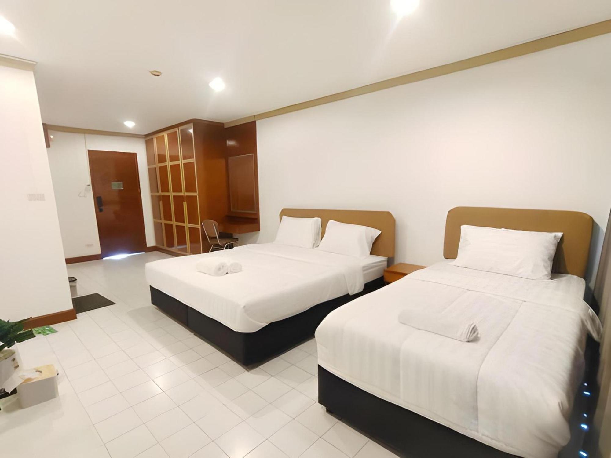 Oyo 75446 Travis Inthamara 49 Hotel Bangkok Ngoại thất bức ảnh