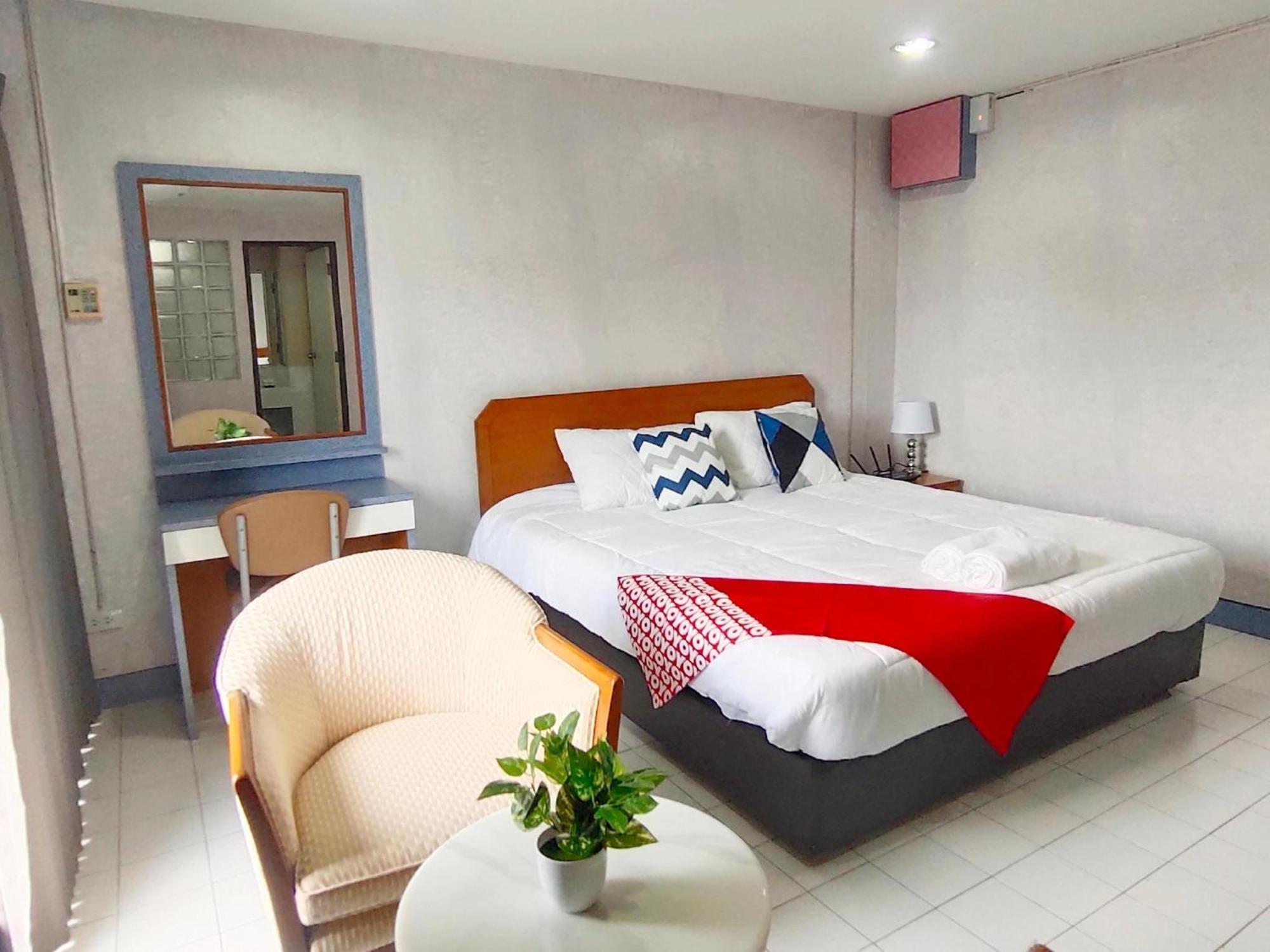 Oyo 75446 Travis Inthamara 49 Hotel Bangkok Ngoại thất bức ảnh