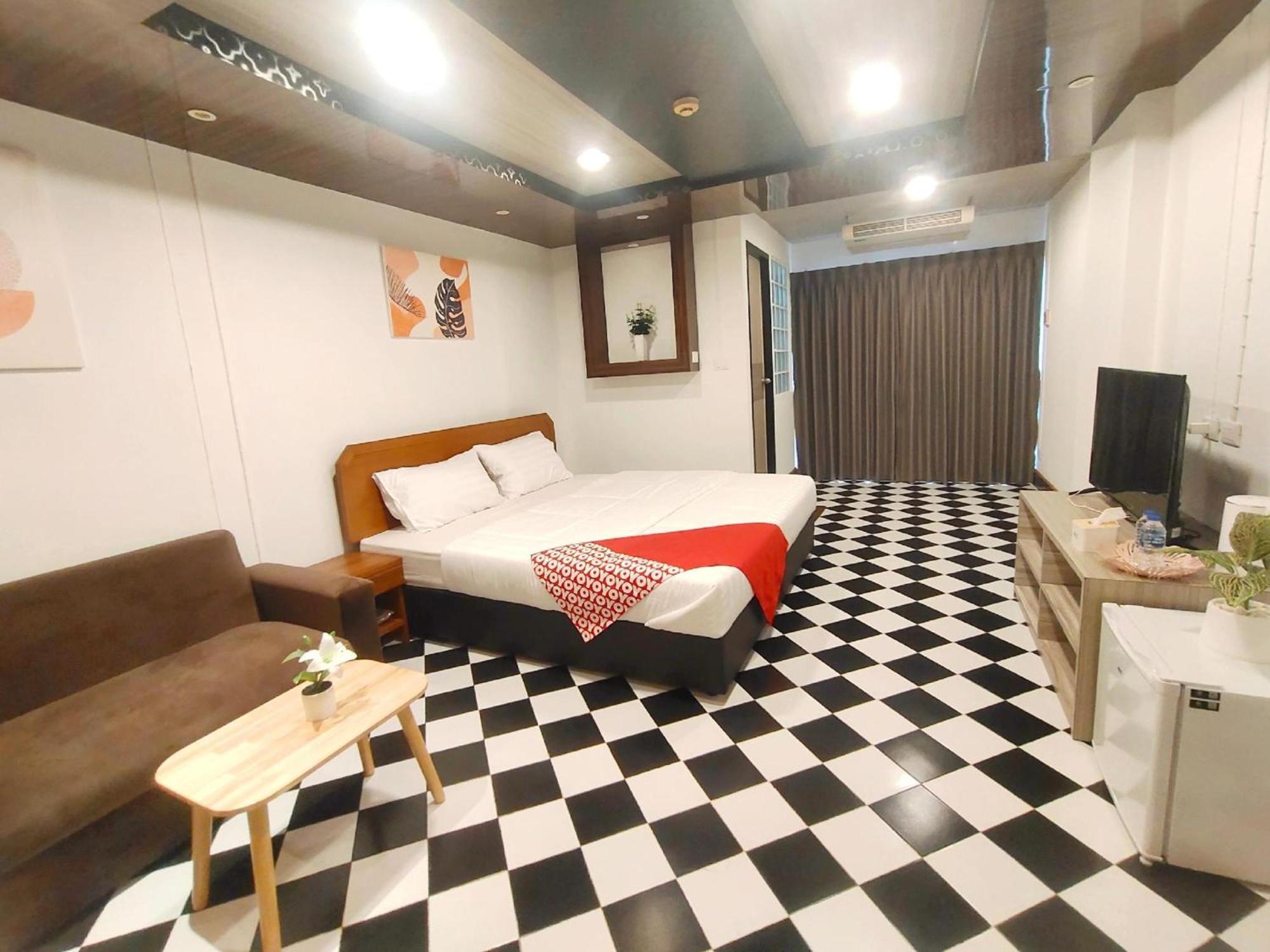 Oyo 75446 Travis Inthamara 49 Hotel Bangkok Ngoại thất bức ảnh